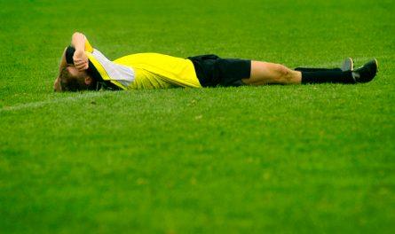 soccer-player-disappointed