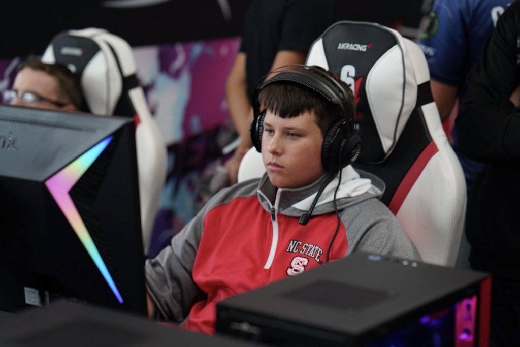 Players and spectators
alike experience the
intensity of the Six
Major Raleigh