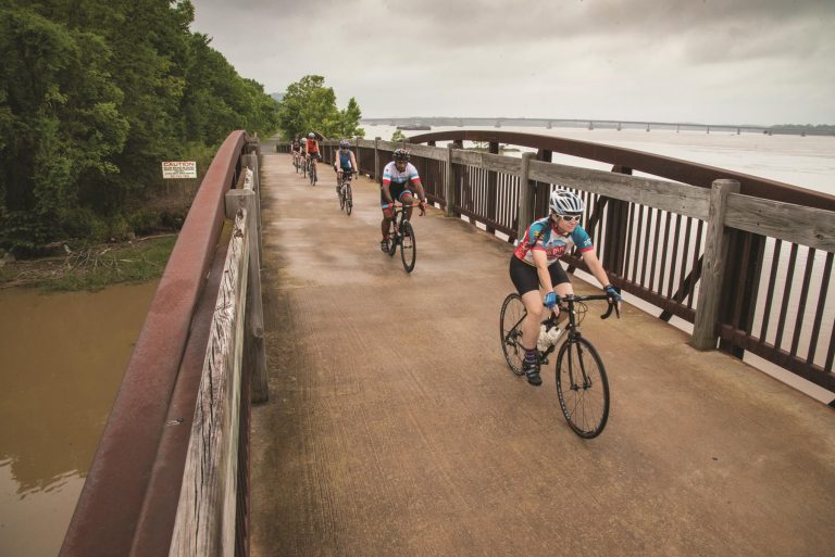 SPG2021 AR Road Cycling Little Rock Big Dam Bridge 052017 CHC 4280 768x513