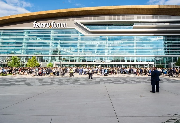 Fiserv Forum Milwaukee 1 768x525