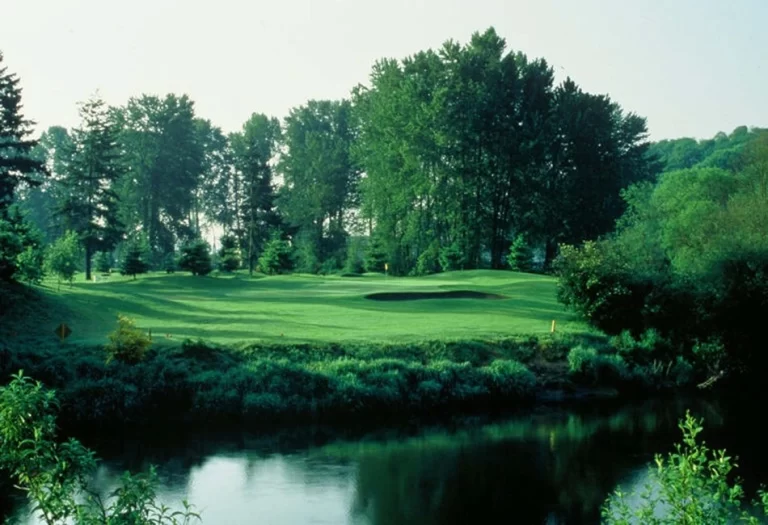 Fosters Golf Links Seattle Southside 768x525